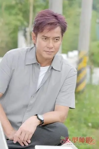 谭咏麟新专辑邀10组歌手对唱 他的英俊短发大清点_爱美网发型