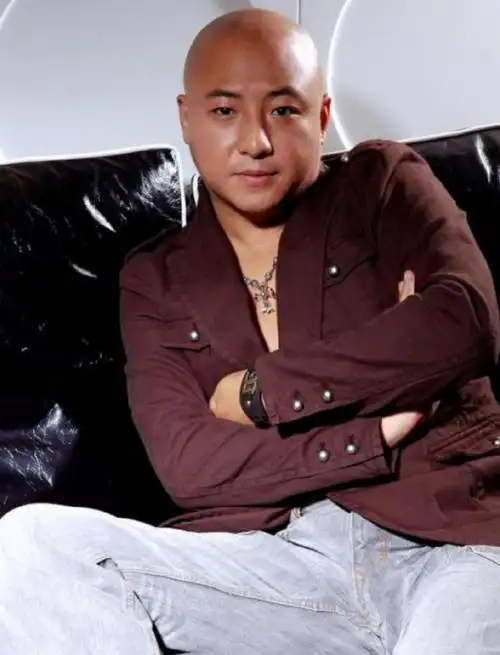 周晓鸥:曾是零点乐队主唱,离开乐队12年,如今怎么样了?