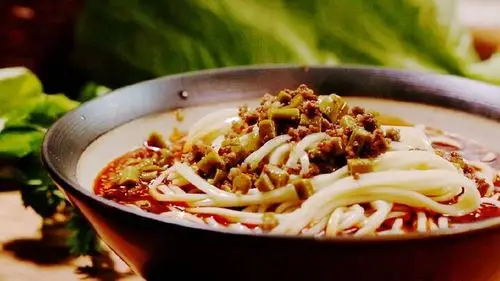 四川正宗酸豇豆牛肉面就是这样做,用心就能学会