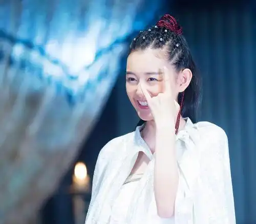 蒋依依女扮男装拍"沐浴戏",当镜头靠近水面,还好镜头只有3秒