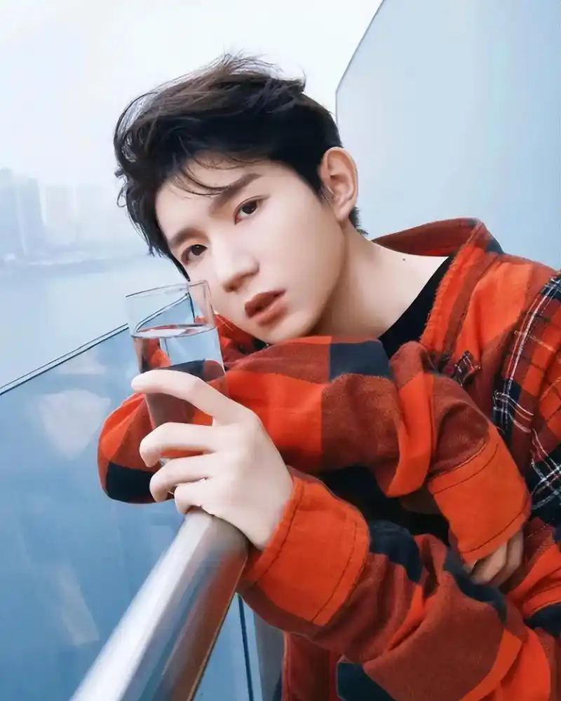 王源与李恩童恋情曝光!非休息日约会惹争议,王俊凯却被卷入其中