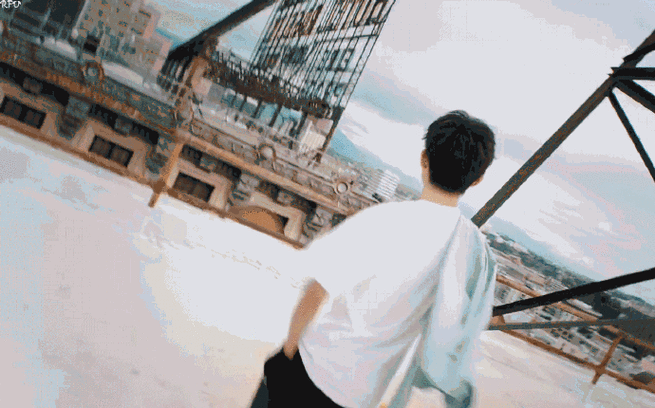 女友视角99  @tfboys-易烊千玺  #易烊千玺电影小小的我##四字 易烊