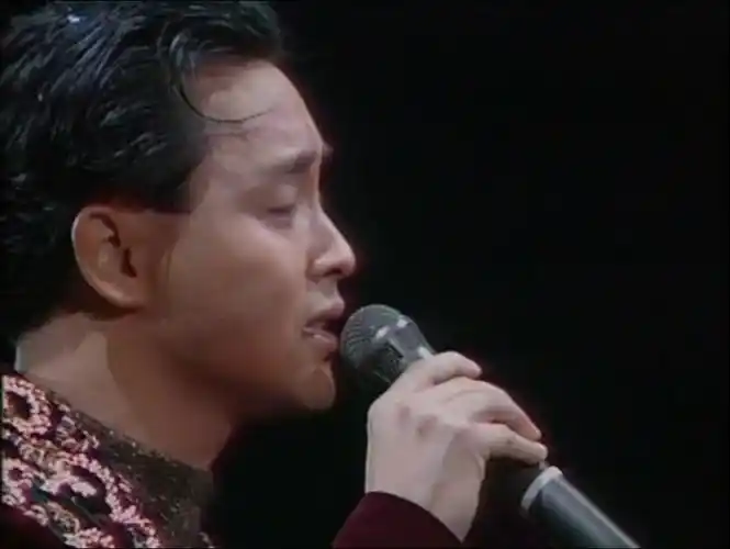 4k张国荣演唱会-真正的巨星,哥哥唱哭了自己,唱哭了我