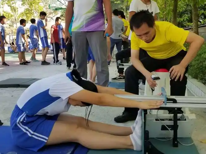 五联崇和学校八年级体测风采