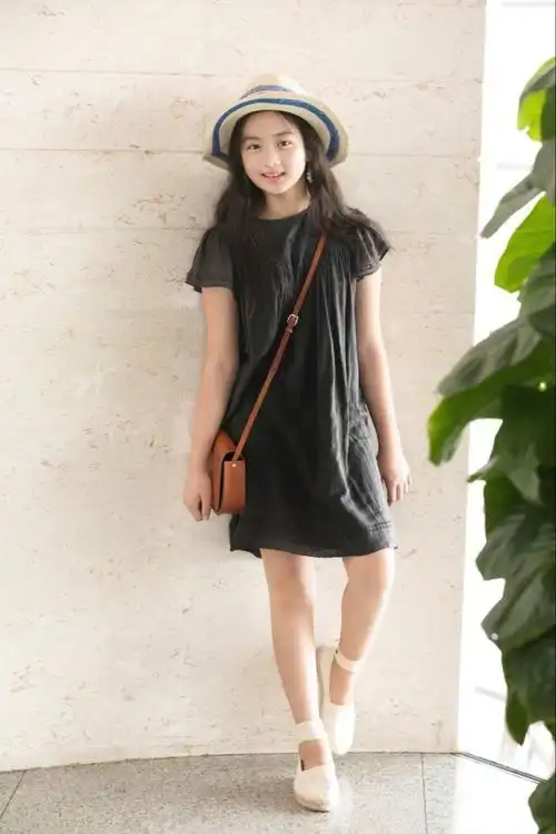 黄磊女儿黄多多气质机场写真图片