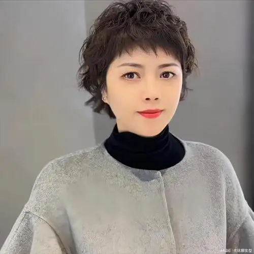 40女神必试短发烫发新潮流轻松减龄十岁