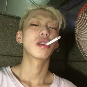 叼烟丑男痞子头像