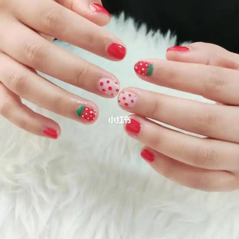 小草莓美甲