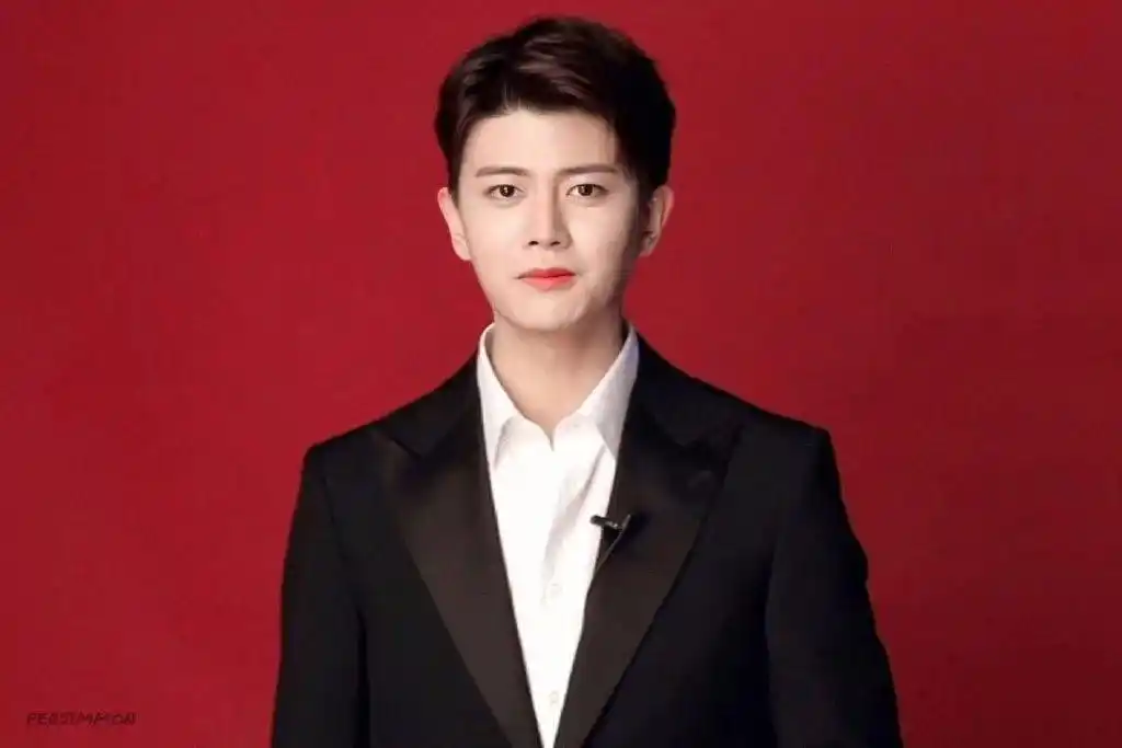 任嘉伦壁纸:全世界拼成首诗.我爱你当作最后一行_手机搜狐网