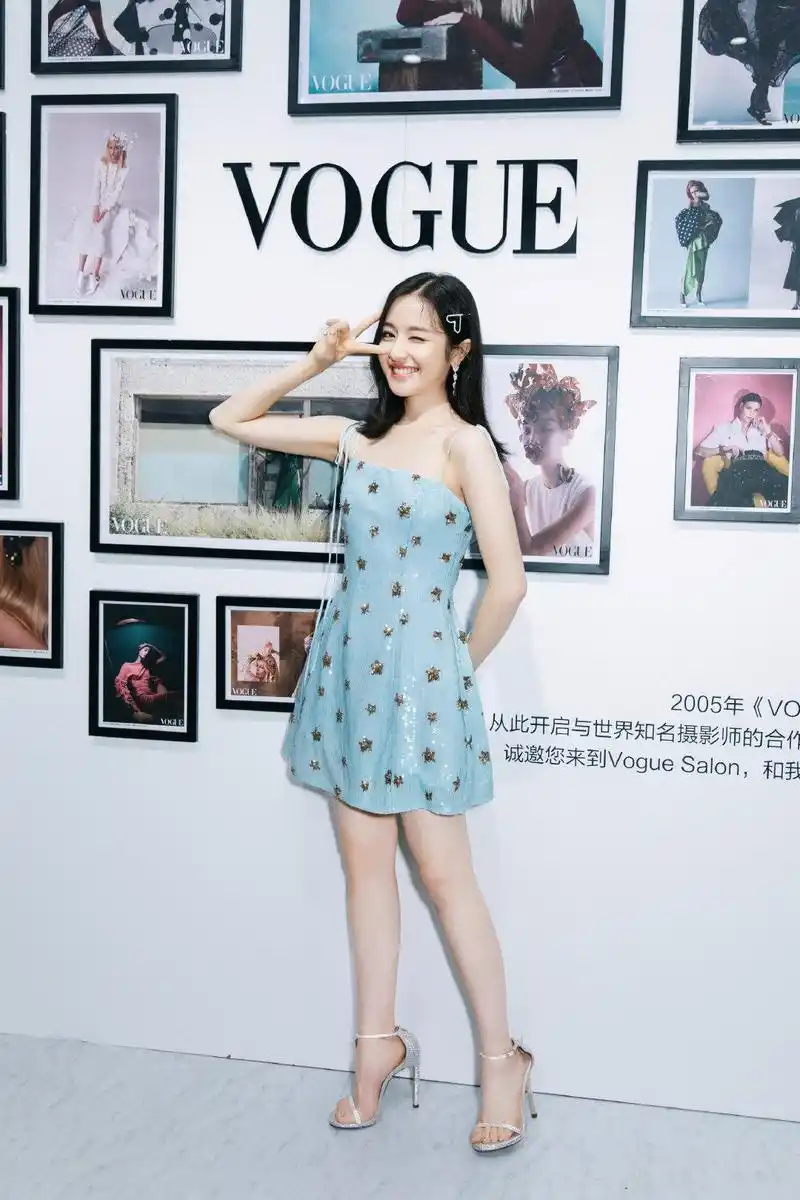 曾因发胖被吐槽像大妈如今瘦身成功的李兰迪各种短裙任性穿