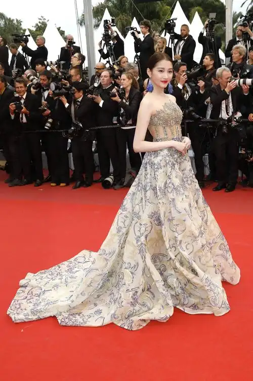 如何评价2019年戛纳电影节红毯上各明星的着装