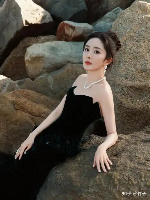 杨幂有哪些性感妩媚的绿色礼服造型? - 知乎