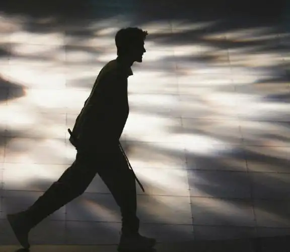 肖战#"剪影的你轮廓太好看,凝住眼泪,才敢细看.