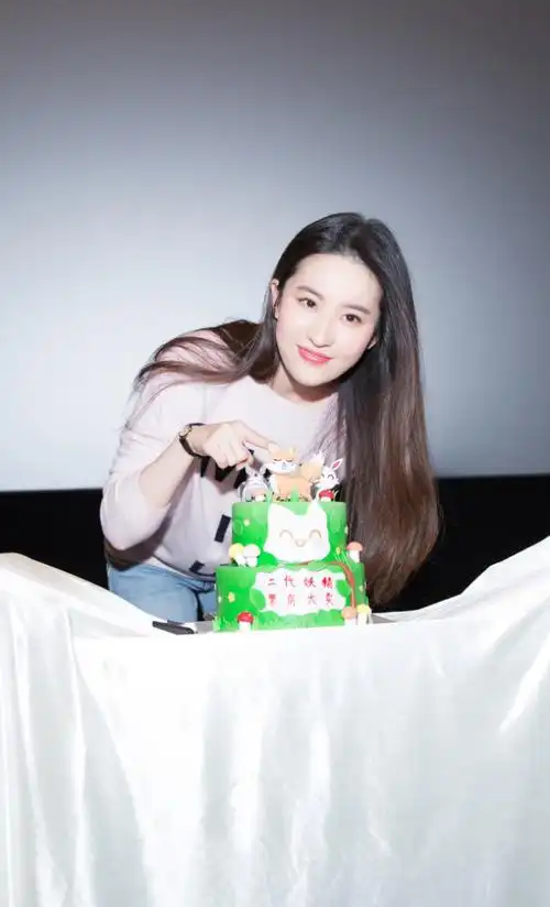 刘亦菲 亮相电影《二代妖精之今生有幸》成都路演