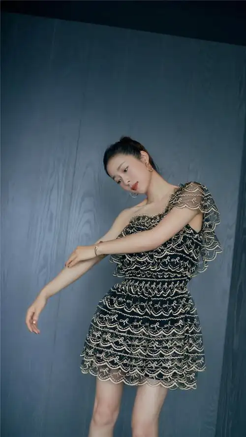 江一燕甜美写真手机壁纸