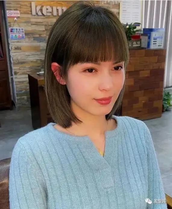 高级显质感的深棕很显白.