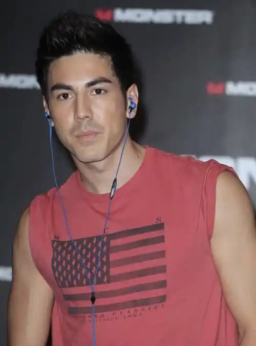 全网萧亚轩最全男友图鉴_吴建豪_绯闻_陈冠希