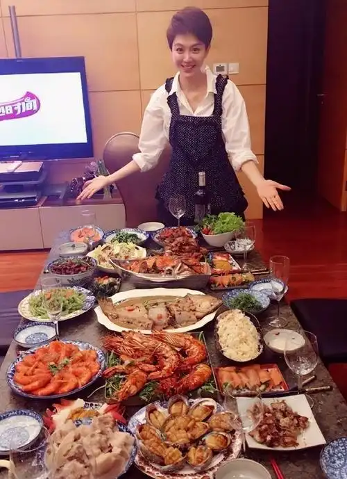 当33岁金晨遇上大4岁的她,我终于悟了,原来红不红都是命