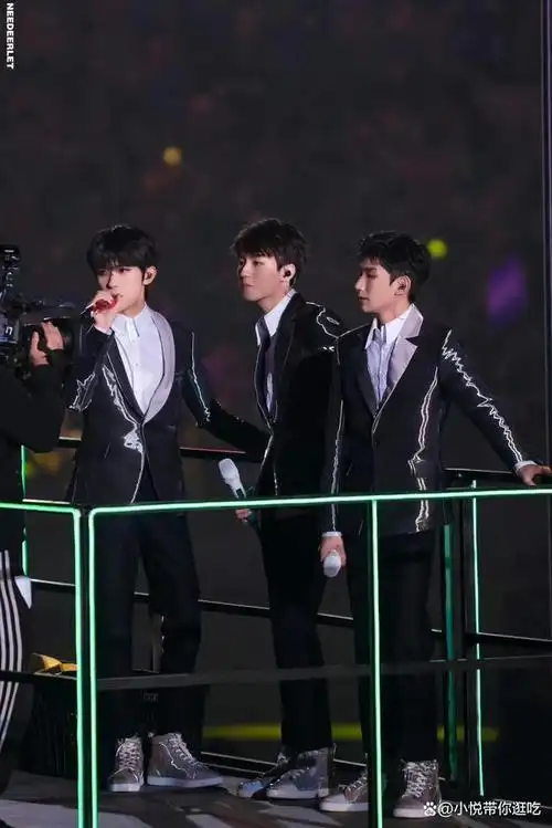 网友质疑tfboys距离十周年演唱会只剩下一个月,他们不合体排练吗