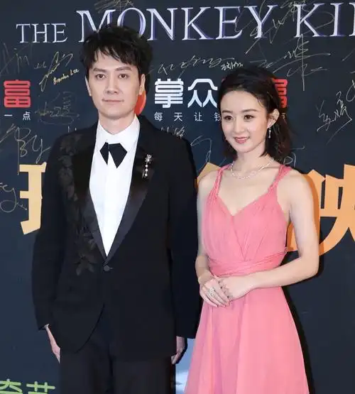 冯绍峰带赵丽颖庆32岁生日,下车时一把搂过超霸气