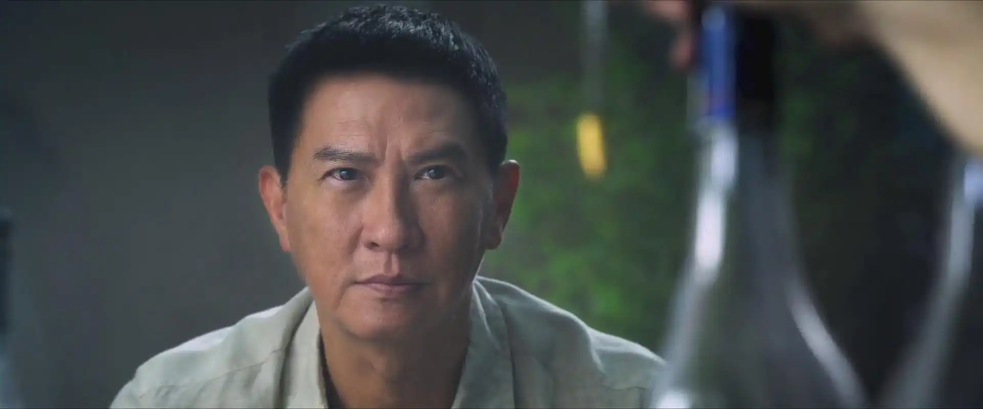 近日,张家辉主演的《超意神探》上线,90分钟反转不断.