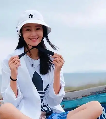 王媛可:倒追帅老公5年,婚后生下双胞胎,取名都一模一样