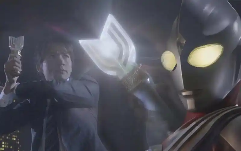 大古看好了这就是迪迦的变身