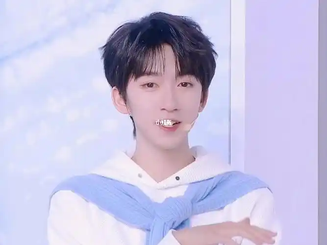 软萌且可爱的贺峻霖来啦