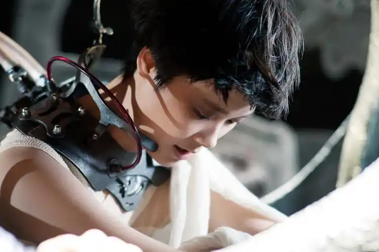 《血滴子》主题曲《刀锋偏冷》李宇春造型曝光