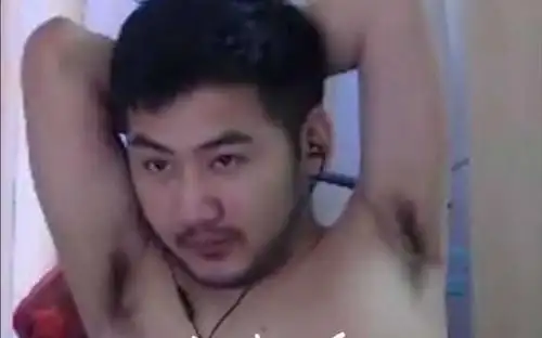 这个其实就是和茄子经常在直播的时候用窗帘擦嘴有关系了,而且每次擦