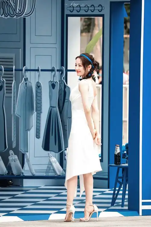 迪丽热巴二月行程##迪丽热巴红衣旧照