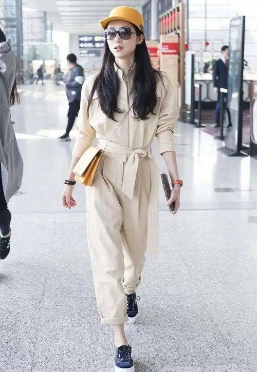 原创女明星工装风穿搭大比拼江疏影帅气杨紫可爱最服李沁配色高手