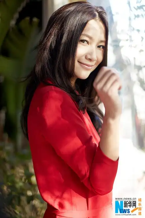 徐静蕾明媚大片尽显森女气质事业感情沉浸蜜月期