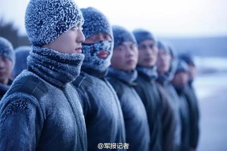 黑龙江边防战士零下30度苦练兵身披冰铠似兵马俑916