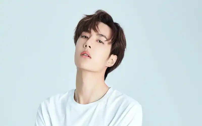 秋季运动会王一博笑容甜度爆表,低音炮奶音配上韩语,超级苏!