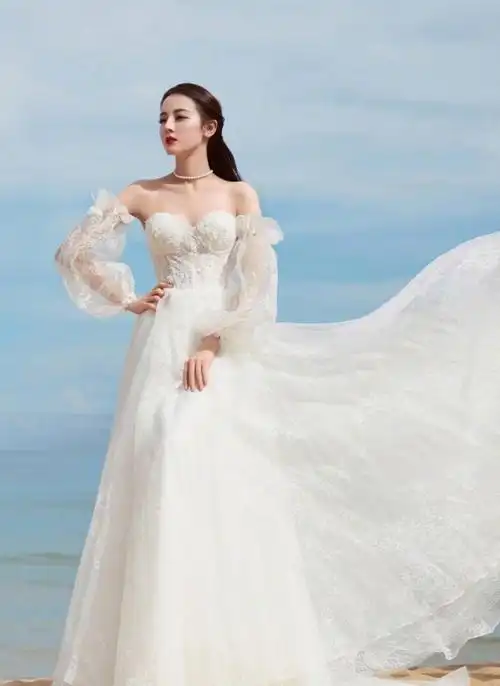 迪丽热巴婚纱造型
