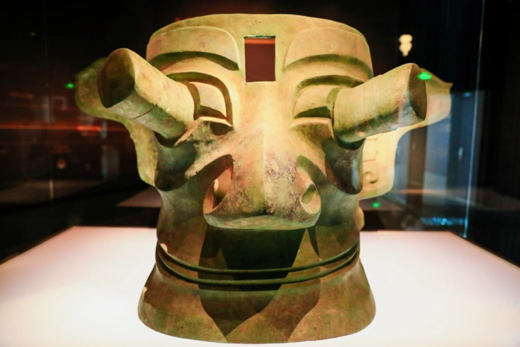 三星堆·金沙遗址出土文物大展上海开幕!