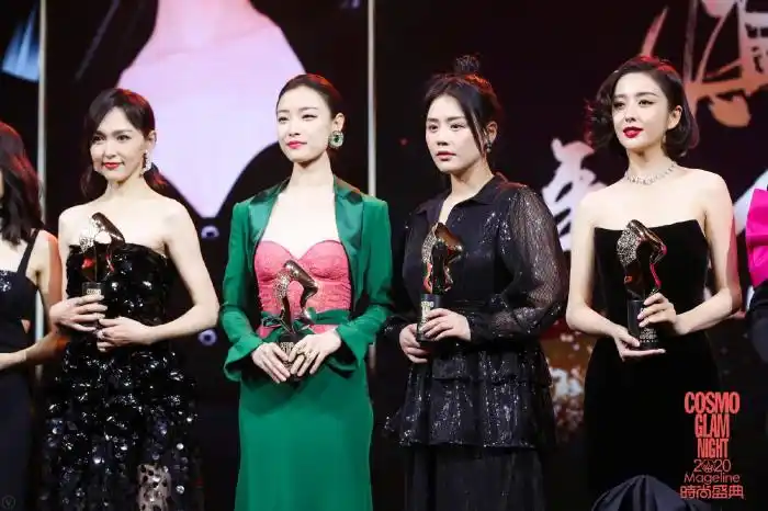 除了江疏影,佟丽娅能美出圈除了服装造型提升,也是因为她的妆容找到了