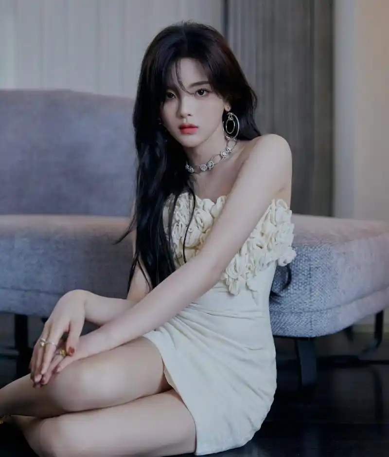 杨超越高清壁纸头像(四十二)[比心]