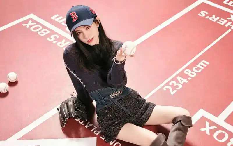 鞠婧祎拍摄运动风大片,全身出镜身材高挑,疑似回应身高质疑