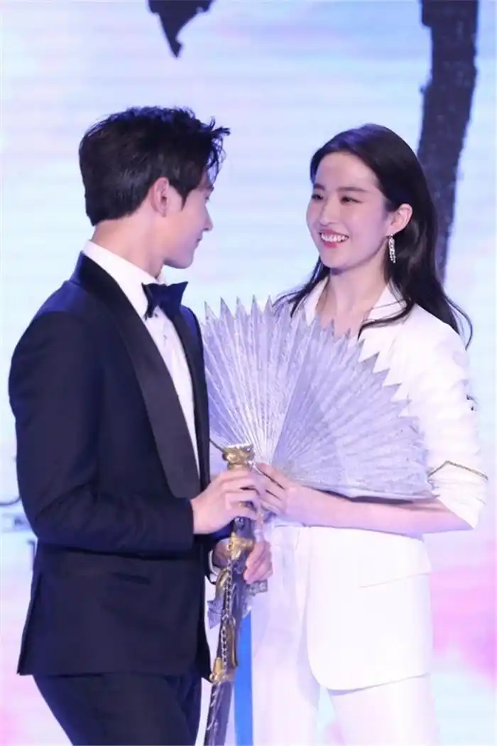 刘亦菲和杨洋的高颜值组合格外吸睛.