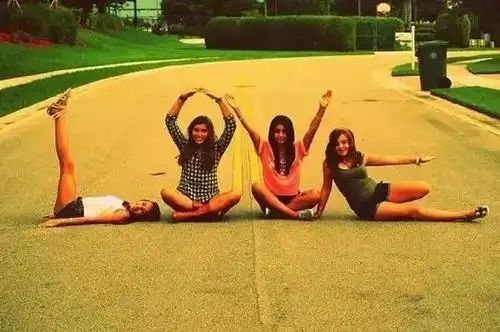 闺蜜旅行照,就该这样拍!跟剪刀手说拜拜!