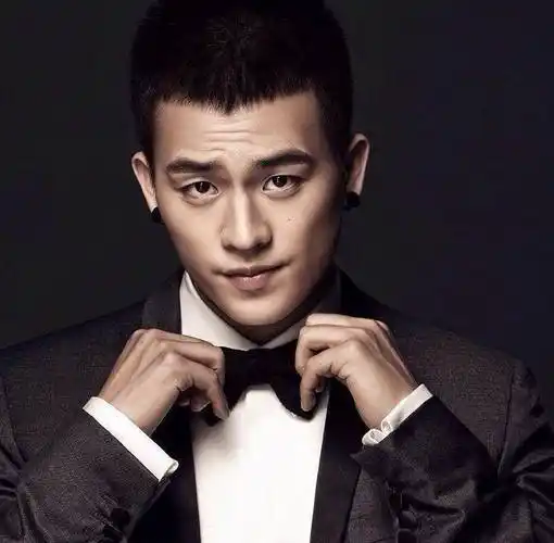 从农村男孩到人气偶像,再从音乐到影视圈的"雅痞少年"_欧豪_父母_叛逆