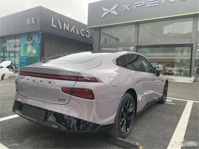 优惠五万,24款小鹏p7i鹏翼版到店,配"星暮紫"车色