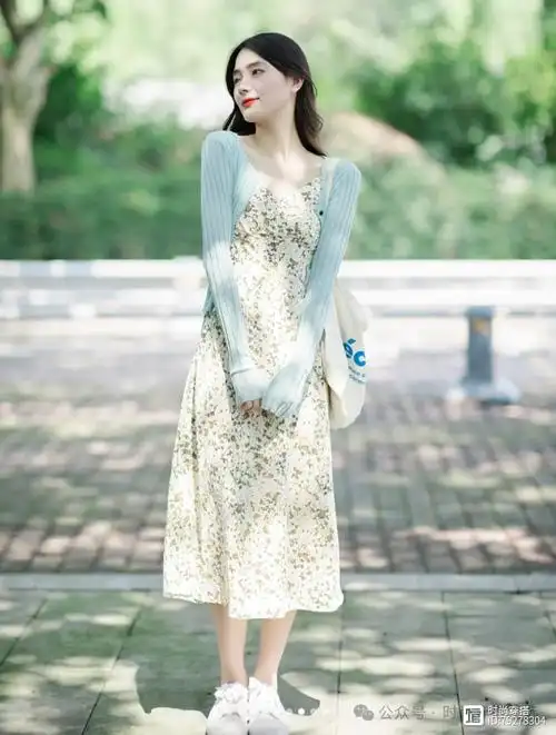 春夏碎花裙上衣的多种搭配优雅又有女人味