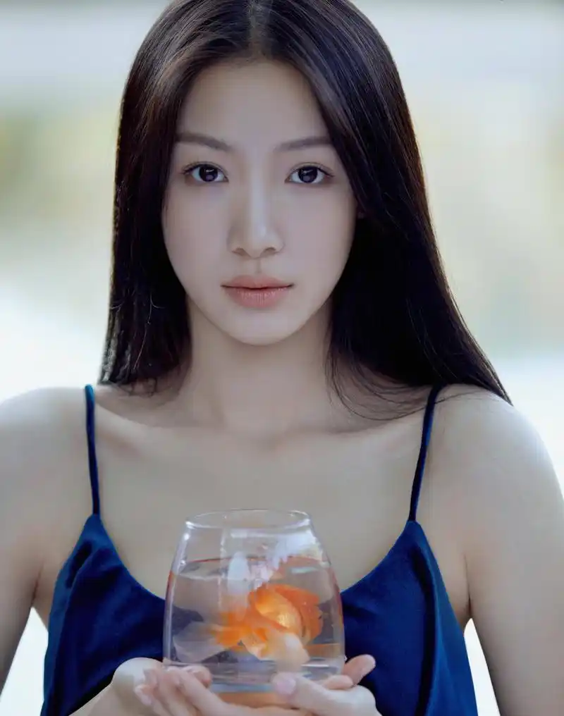 青年女演员张楠:清新脱俗,美丽动人