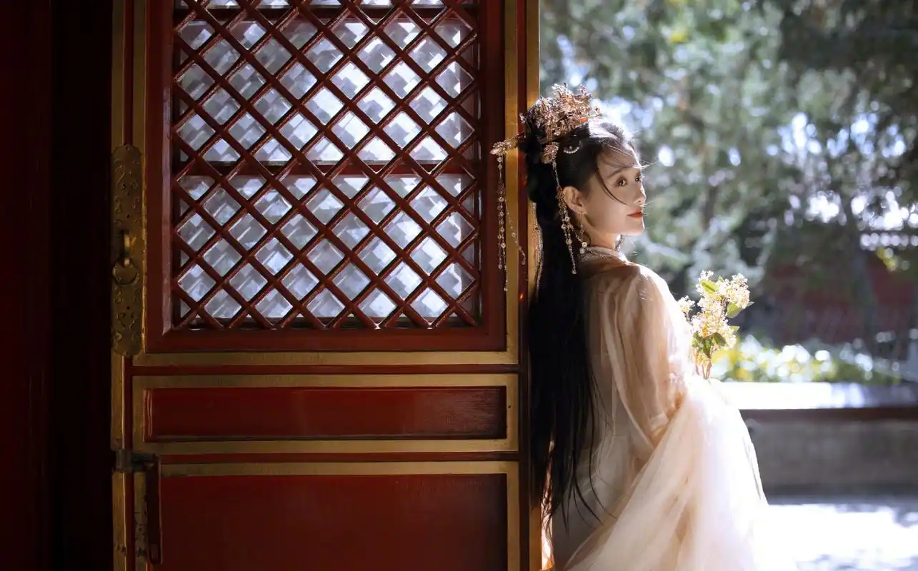 蒋依依最新古装造型,古风大片的感觉有了,冬日古风写真,大雪了