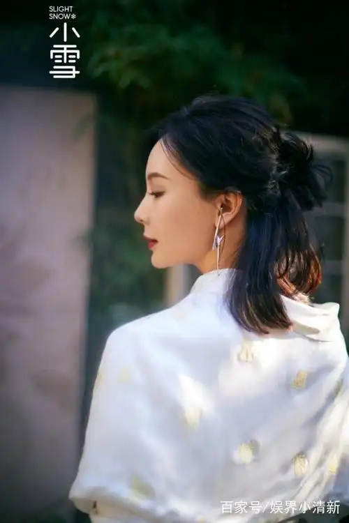 巧了,三个大龄女星同天发了侧面美照,保养的太好了,你最爱谁?