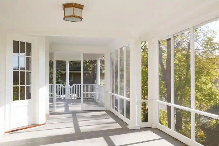 中式风格别墅阳台玻璃门装饰图