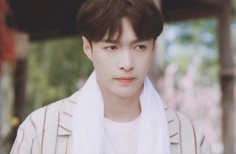 向往的生活5正式启幕张艺兴载着杨紫狂奔美感十足